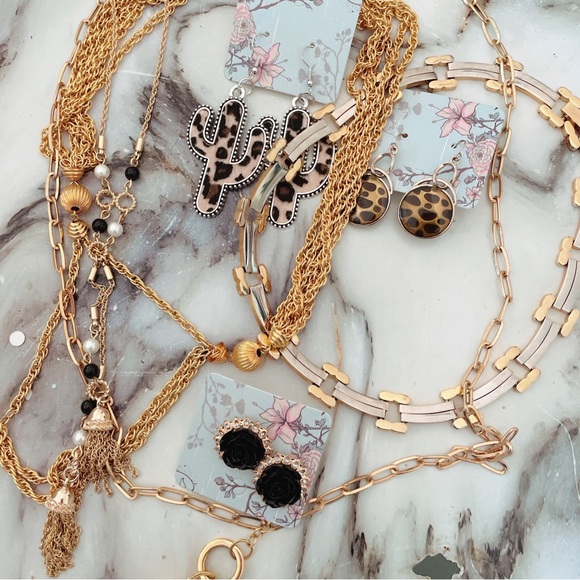 Jewelry - 1535. Leopard Cactus